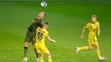 Na snímke uprostred Michal Jonec (Košice), vľavo Matej Trusa (Dunajská Streda).