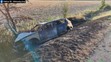 Auto pri unikaní narazilo do stromu