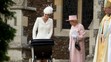 Vojvodkyňa z Cambridge Kate počas krstu princeznej Charlotte s Alžbetou II. (5. júla 2015).