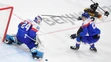 Zľava Patrik Rybár, Martin Gernát a Nemec Dominik Kahun v kvalifikácii o štvrťfinále ZOH 2022.