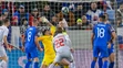 Zretí zľava brankár Martin Dúbravka (Slovensko) inkasuje gól v zápase kvalifikácie ME 2024 proti Islandu.