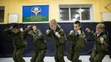Budúci ruskí parašutisti.