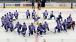 Víťazný rituál hráčov po stretnutí HC Slovan - Dinamo Riga.