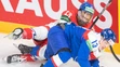 Na snímke sprava František Gajdoš (Slovensko) a Jiří Smejkal (Česko) bojujú pri mantineli.