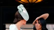 Vojvodkyňa z Cambridge (vľavo) a vojvodkyňa zo Sussexu