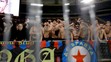 Radosť fanúšikov Sparty Praha na rímskom štadióne Lazia po víťaznom zápase v osemfinále EL UEFA.