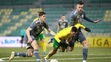 Zľava v súboji o loptu Matej Madleňák (Ružomberok), Adrián Kaprálik (Žilina) a Matúš Malý (Ružomberok).