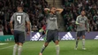 Zúfalá trojica Realu Madrid Karim Benzema, Pepé a Cristiano Ronaldo v zápase s Realom Betis.