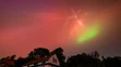 Polárna žiara i takzvaný aurorálny anjel nad obcou Záhořice.