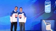 Zľava Fín Jere Sallinen a Kanaďan Thomas Chabot v súboji vo finále na MS 2019.