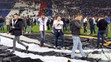 Fanúšikovia Lyonu a Besiktasu vtrhli na trávnik pred štvrťfinále EL.