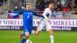 Milan Škriniar v súboji s Nórom Jo Ingem Bergetom (vľavo).