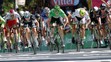 Záverečný špurt na 7. etape TdF medzi Markom Cavendishom, André Greipelom a Petrom Saganom (biely dres vpravo).