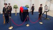 Príslušníci Čestnej stráže prezidenta SR stoja pri rakve exprezidenta Michala Kováča.