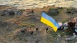 Ukrajinskí vojaci vztýčili ukrajinskú vlajku na strategicky dôležitom Haďom ostrove v Čiernom mori.