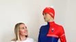 Paulína Bátovská Fialková stojí pri novej reprezentačnej kombinéze počas tlačovej konferencie Slovenského zväzu biatlonu.