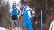Petra Vlhová s trénerom Ivanom Iľanovským si prezerajú trať pred štartom.