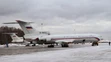 Na archívnej snímke z 15. januára 2015 lietadlo typu Tu-154 s registračným číslom RA-85572 na letisku neďaleko Moskvy.
