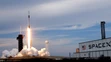 Raketa Falcon 9 dopraví na ISS štyroch astronautov.