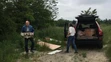Vyhadzovanie odpadu v Dúbravke.