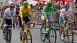 Víťazi jednotlivých súťaží Tdf 2016. Zľava Adam Yates v bielom drese pre najlepšieho jazdca do 25 rokov, Chris Froome v žltom pr