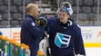 Hokejista Tímu Európa slovenský brankár Jaroslav Halák a tréner Ralph Krüger.