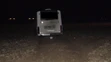 Vypadnutá tyč zasiahla vodiča autobusu.