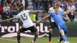Nemec Thomas Müller (vľavo) a v popredí Milan Škriniar v dueli na ME.