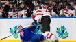 Slovenský hokejista Boris Žabka (vľavo) a hráč Kanady Zack Ostapchuk.