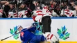 Slovenský hokejista Boris Žabka (vľavo) a hráč Kanady Zack Ostapchuk.