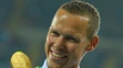 Matej Tóth pózuje so zlatou medailou v Riu.