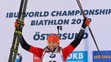 Zľava alpské lyžiarky Mikaela Shiffrinová a Petra Vlhová reagujú po obrovskom slalome v Špindlerovom Mlyne.