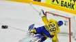 William Nylander a Henrik Lundqvist oslavujú víťazstvo na Kanadou.