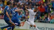 Karim Benzema strieľa na bránu