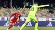 Zľava Martin Rymanenko (Banská Bystrica) a brankár Trenčína Michal Kukučka v 20. kole Niké ligy.
