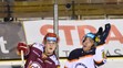 Na snímke vľavo Jozef Švec (Dukla) a vpravo Juraj Cebák (Košice)