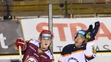 Na snímke vľavo Jozef Švec (Dukla) a vpravo Juraj Cebák (Košice)