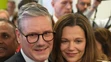 Líder Labouristickej strany Keir Starmer s manželkou Victoriou.