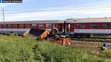Nehoda nákladného auta, ktorý sa zrazil s rýchlikom z Košíc do Bratislavy pri obci Letanovce.