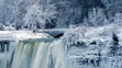 Ďalekohľad, ktorý sa dá pozrieť na zamrznuté Niagarské vodopády.