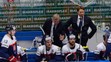 Tréner slovenskej hokejovej reprezentácie Vladimír Vůjtek (v pozadí vľavo) a jeho asistent Vladimír Országh dávajú pokyny