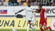 Vľavo hráč Trnavy Abdulrahman Taiwo a hráč Banskej Bystrice Lukáš Migaľa v zápase 13. kola Fortuna ligy.