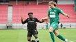 Na snímke vľavo hráč Trnavy Kelvin Ofori a hráč Audy Ivo Minkevics 