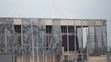 Pohľad na zničené olympijké aquacentrum v olympijskej dedine v Riu.