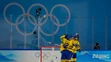 Hráči Švédska oslavujú gól v dueli ZOH 2022 proti Slovensku.