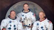 Prezident Richard Nixon sa zdraví z astronautmi v karanténe.