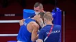 Andrej Csemez s trénerom Tomi Kid Kovácsom počas osemfinálne na OH v Tokiu.