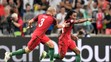 Portugalčan Renato Sanches (vpravo) sa teší po strelení vyrovnávajúceho gólu proti Poľsku na ME.