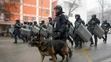  Kazachšká polícia vystrelila omračujúce granáty a zadržala 200 ľudí