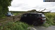 Na idúce auto spadol strom.